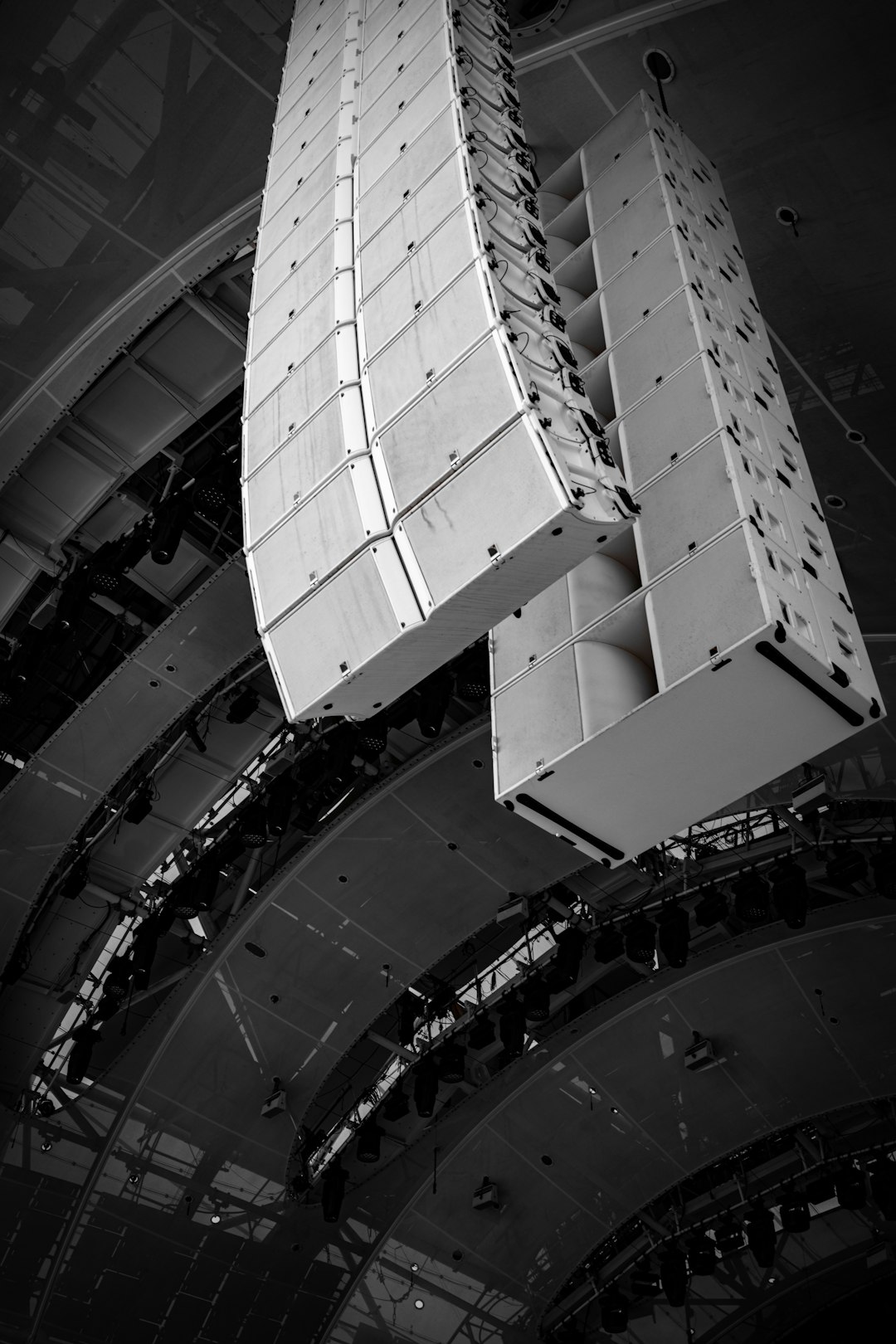 Grappes de line array suspendues pour concert