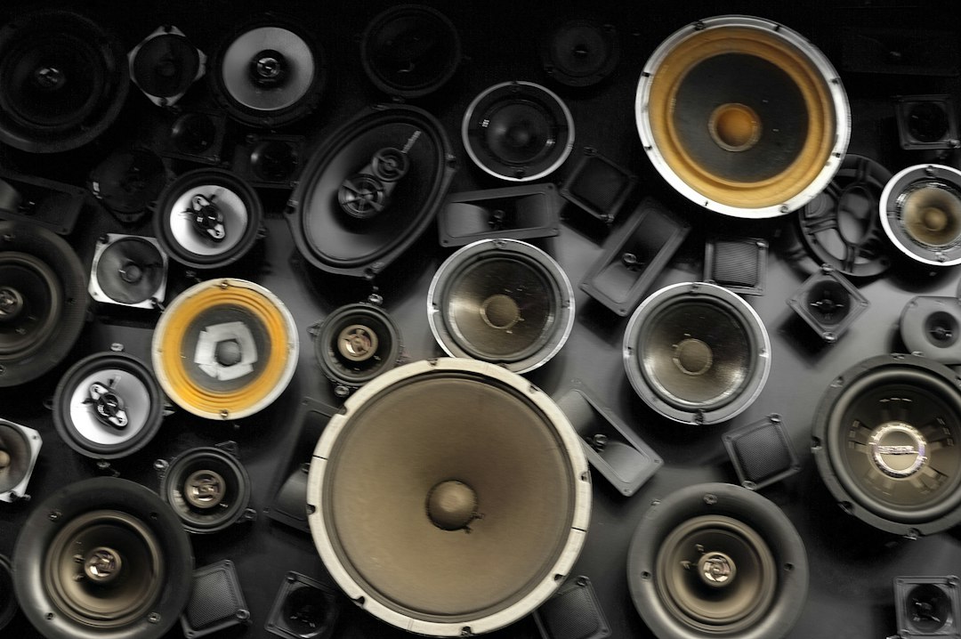 Mur d'enceintes et baffles acoustiques